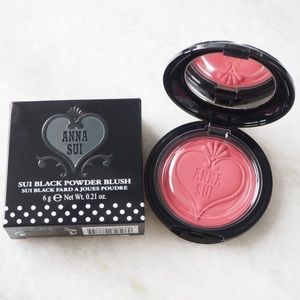 Anna Sui powder blush 401 Coral rose with a natural finish